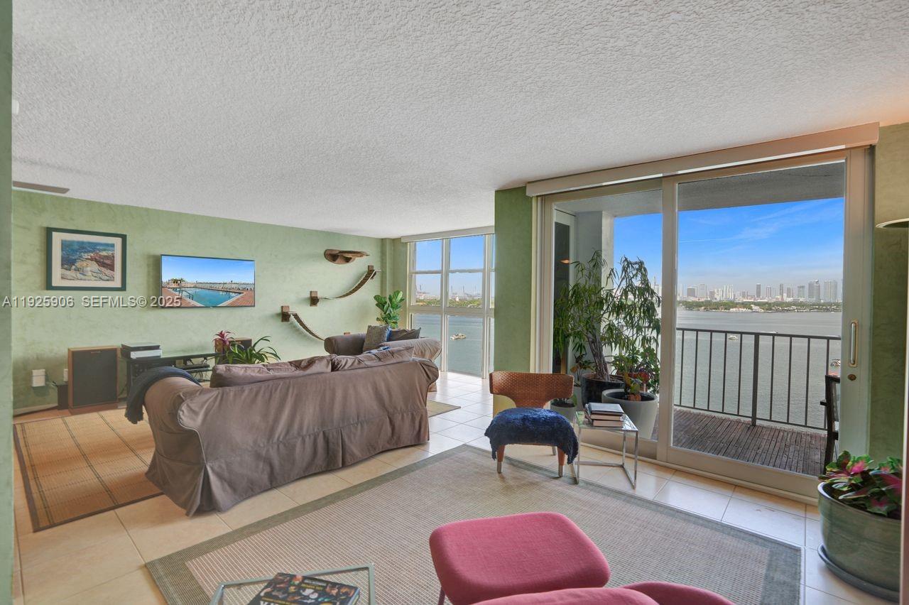 BAYVIEW TERR CONDO - Residential