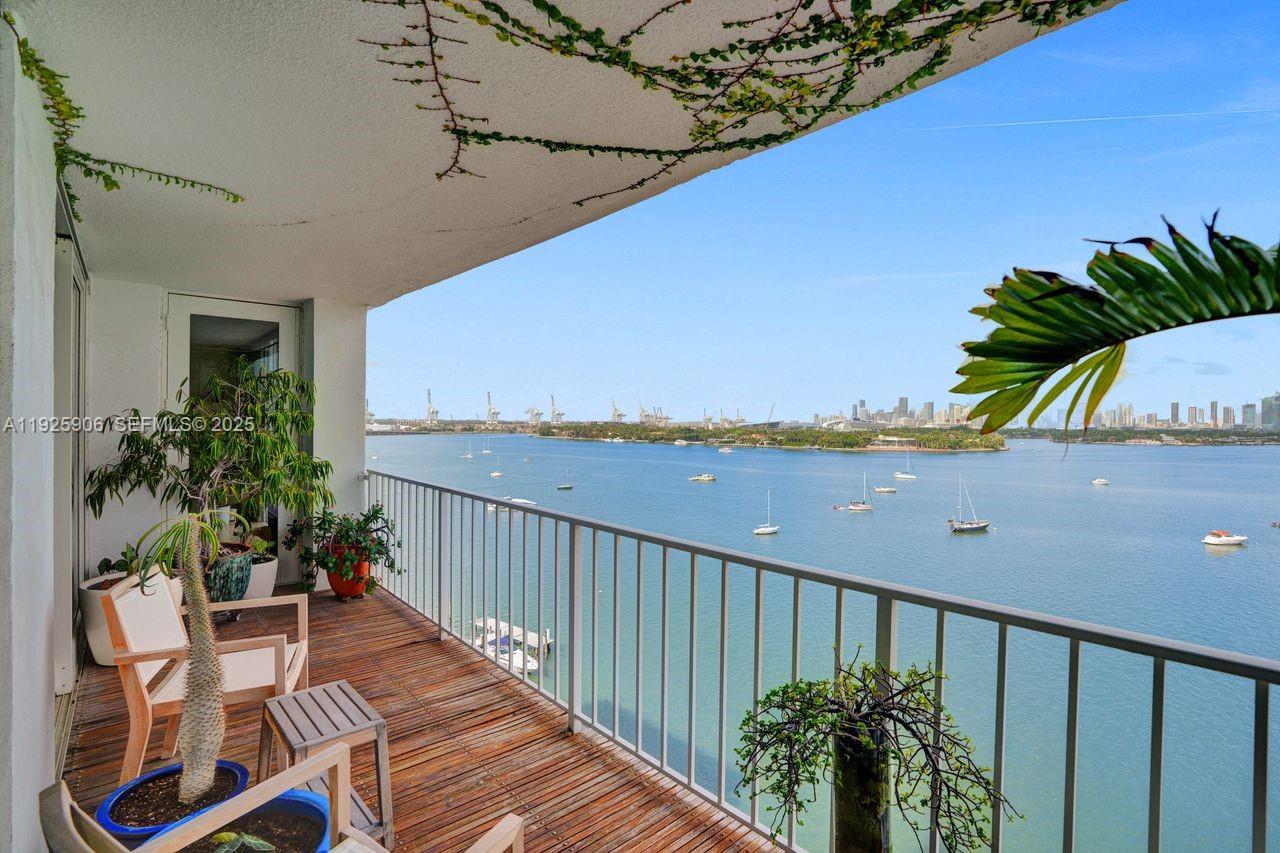 BAYVIEW TERR CONDO - Residential