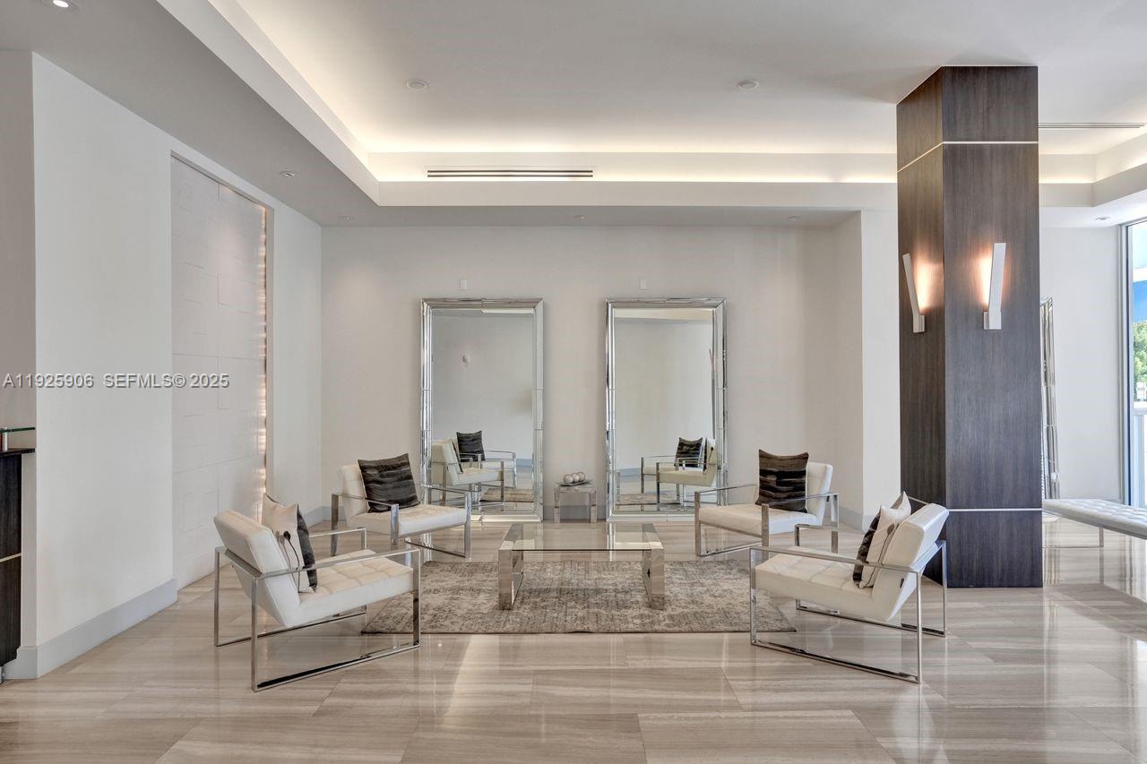 BAYVIEW TERR CONDO - Residential