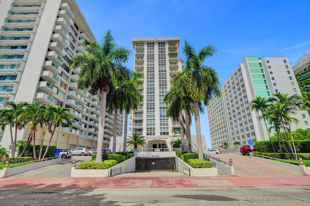 BAYVIEW TERR CONDO - Residential