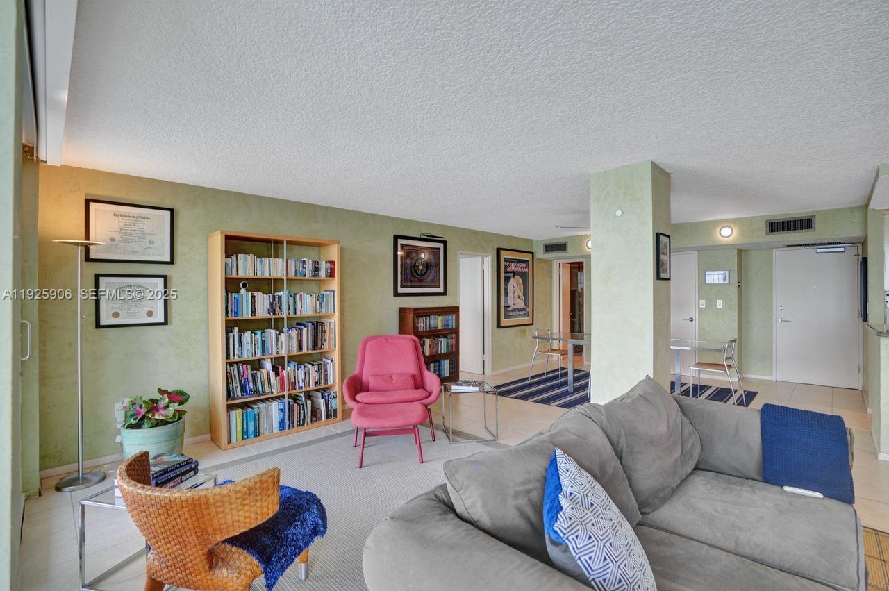 BAYVIEW TERR CONDO - Residential