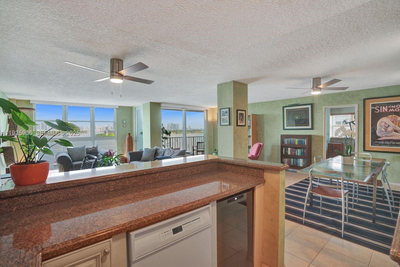 BAYVIEW TERR CONDO - Residential