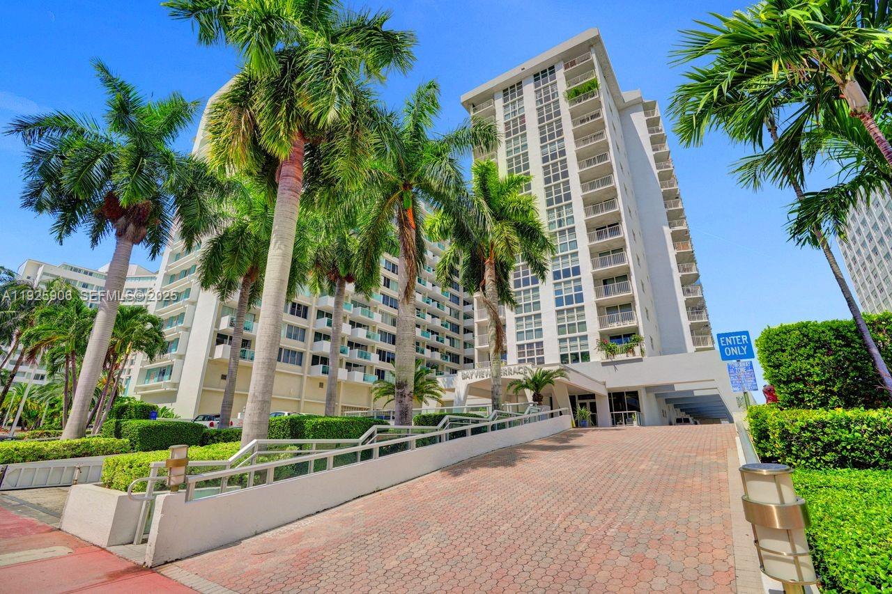 BAYVIEW TERR CONDO - Residential