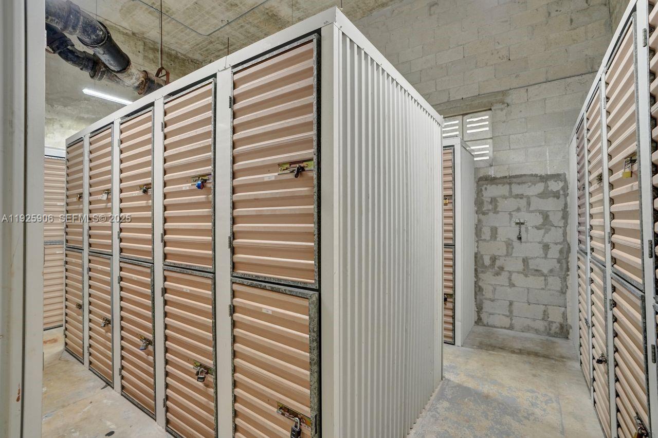 BAYVIEW TERR CONDO - Residential