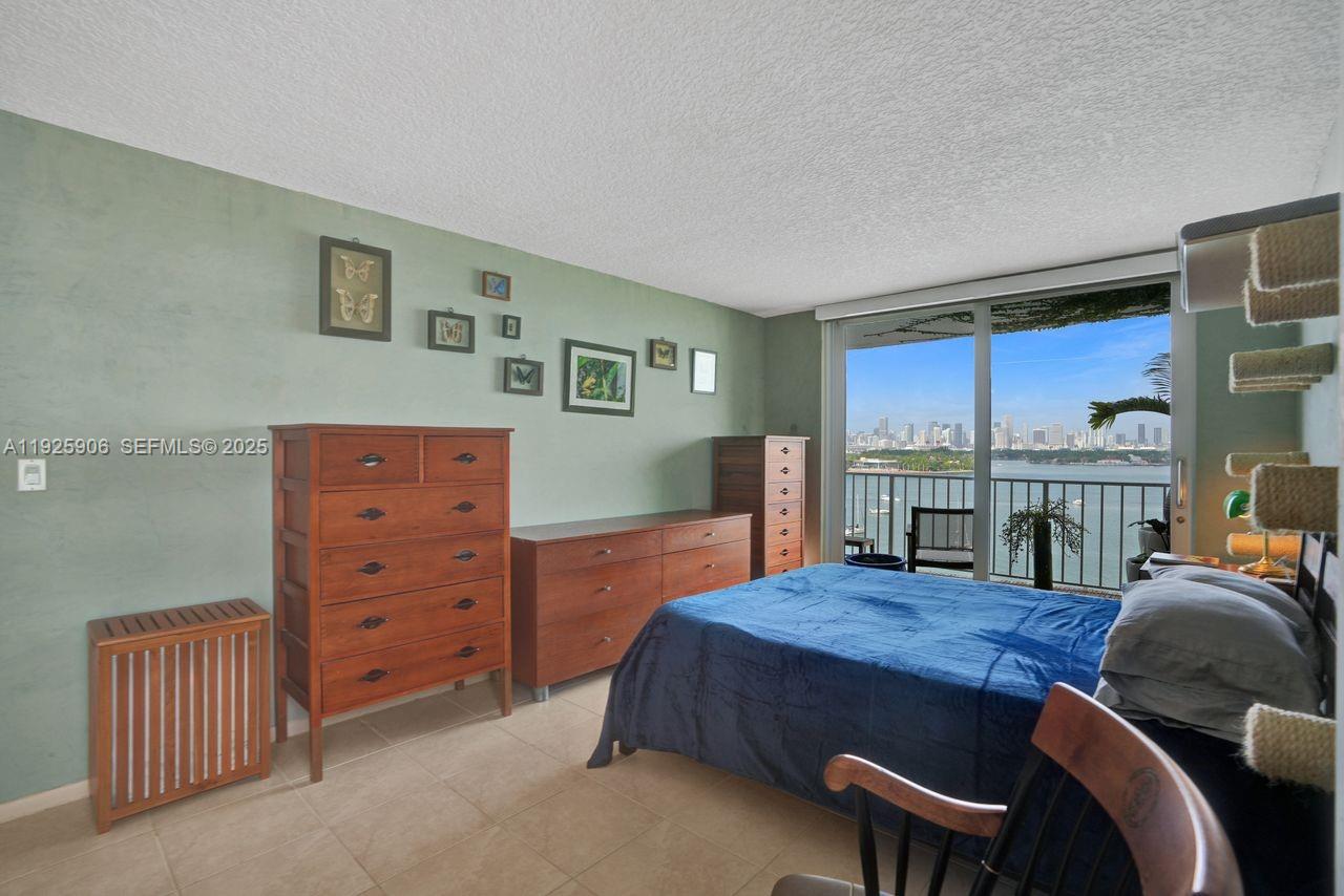 BAYVIEW TERR CONDO - Residential