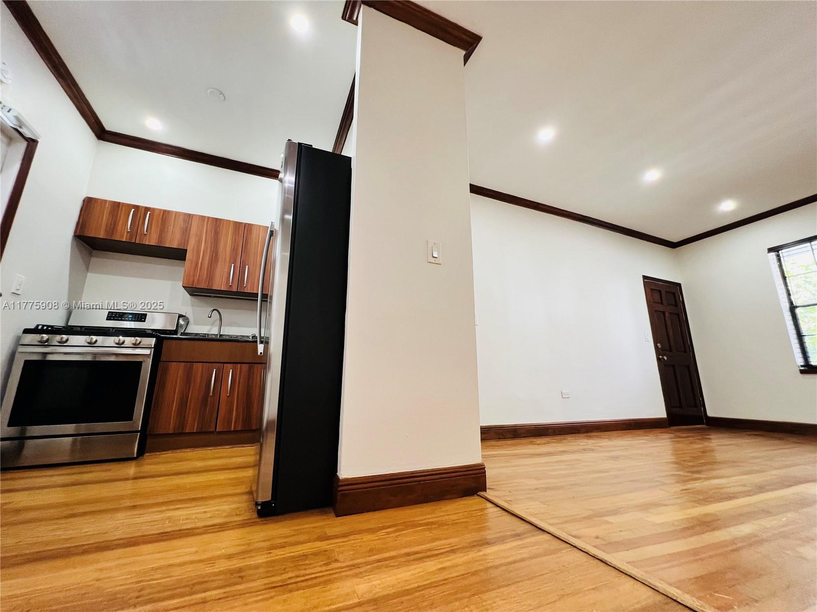 LINCOLN TERRACE SUB - Residential Lease