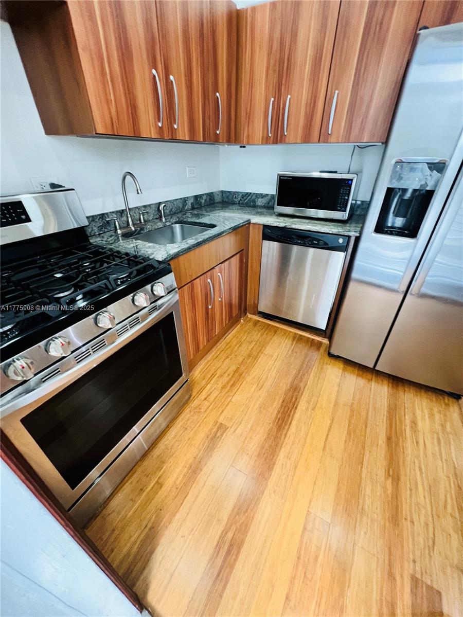 LINCOLN TERRACE SUB - Residential Lease