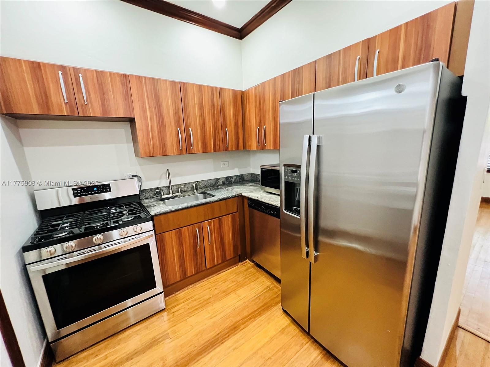 LINCOLN TERRACE SUB - Residential Lease