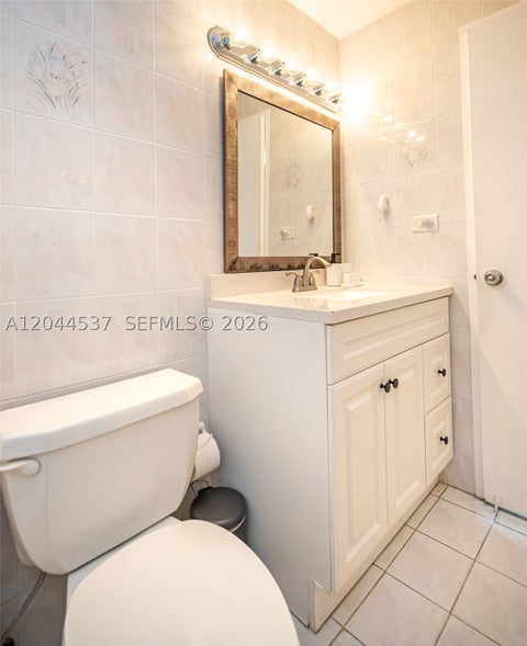 Tiny photo for 5601 Collins Ave #1517, Miami Beach, FL 33140 (MLS # A12044537)