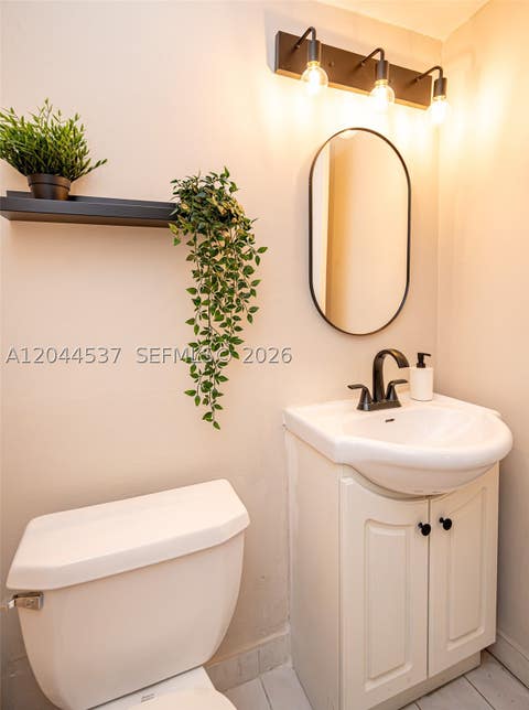 Tiny photo for 5601 Collins Ave #1517, Miami Beach, FL 33140 (MLS # A12044537)