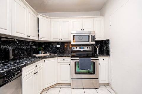 Tiny photo for 5601 Collins Ave #1517, Miami Beach, FL 33140 (MLS # A12044537)