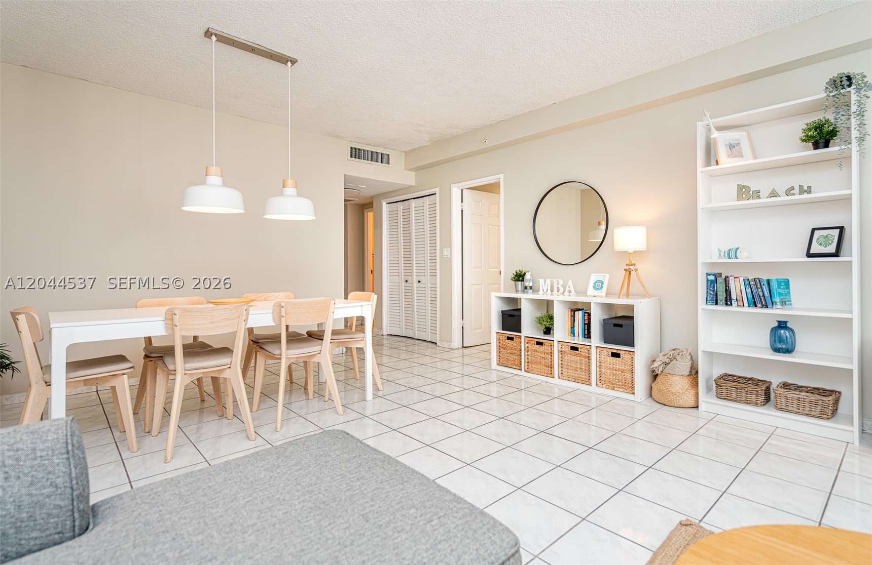 5601 Collins Ave 1517