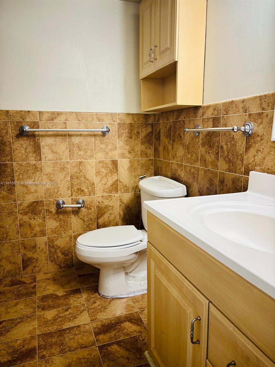 CORAL TOWERS CONDO - Residential