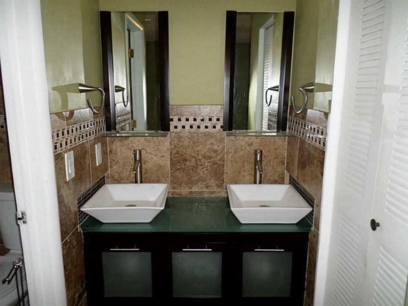 ROYAL TOWNHOMES 156-28 B - Residential Lease