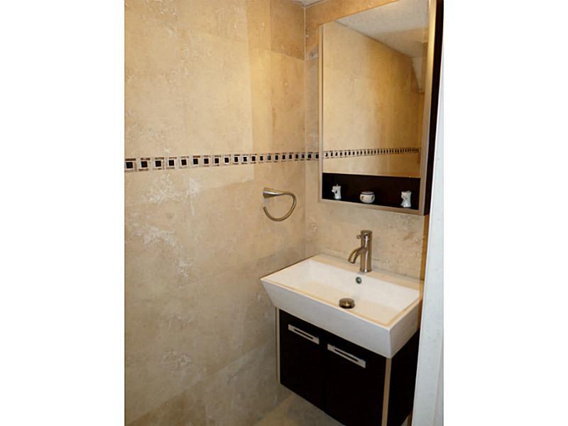 ROYAL TOWNHOMES 156-28 B - Residential Lease