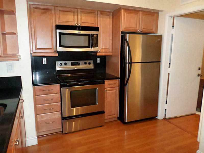 ROYAL TOWNHOMES 156-28 B - Residential Lease