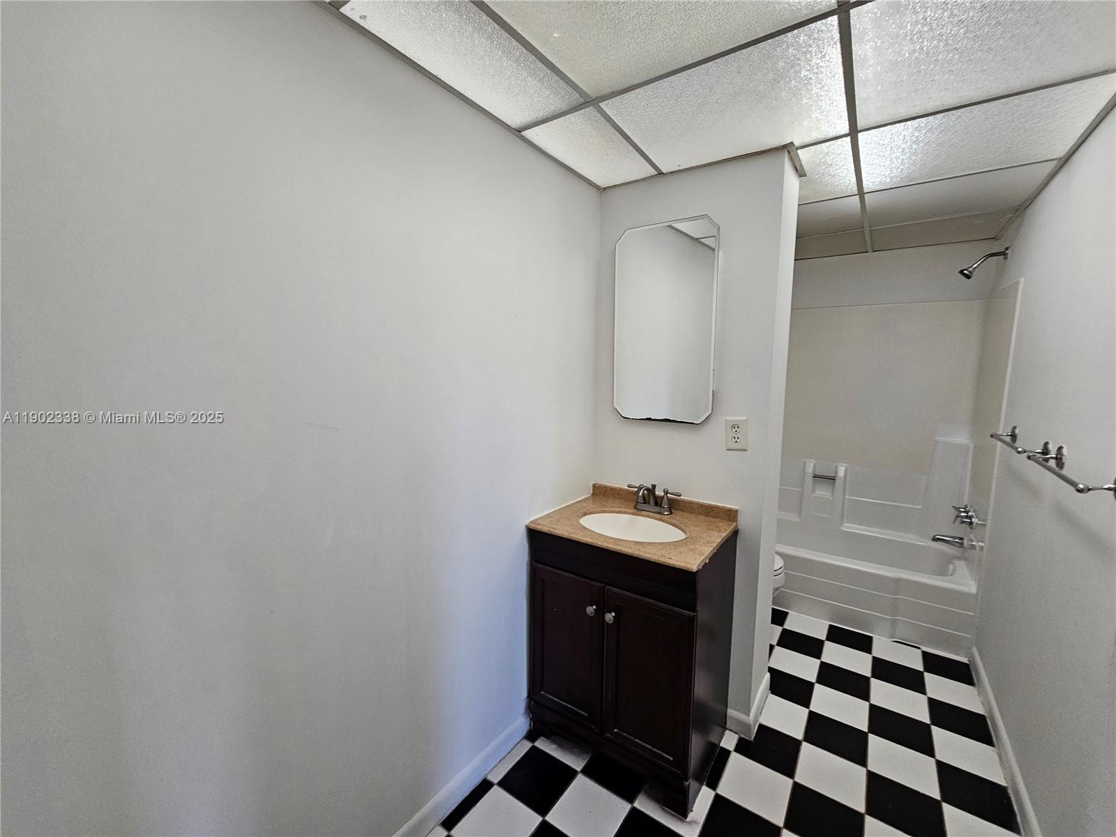 BROOKFIELD SQUARE CONDO - Residential