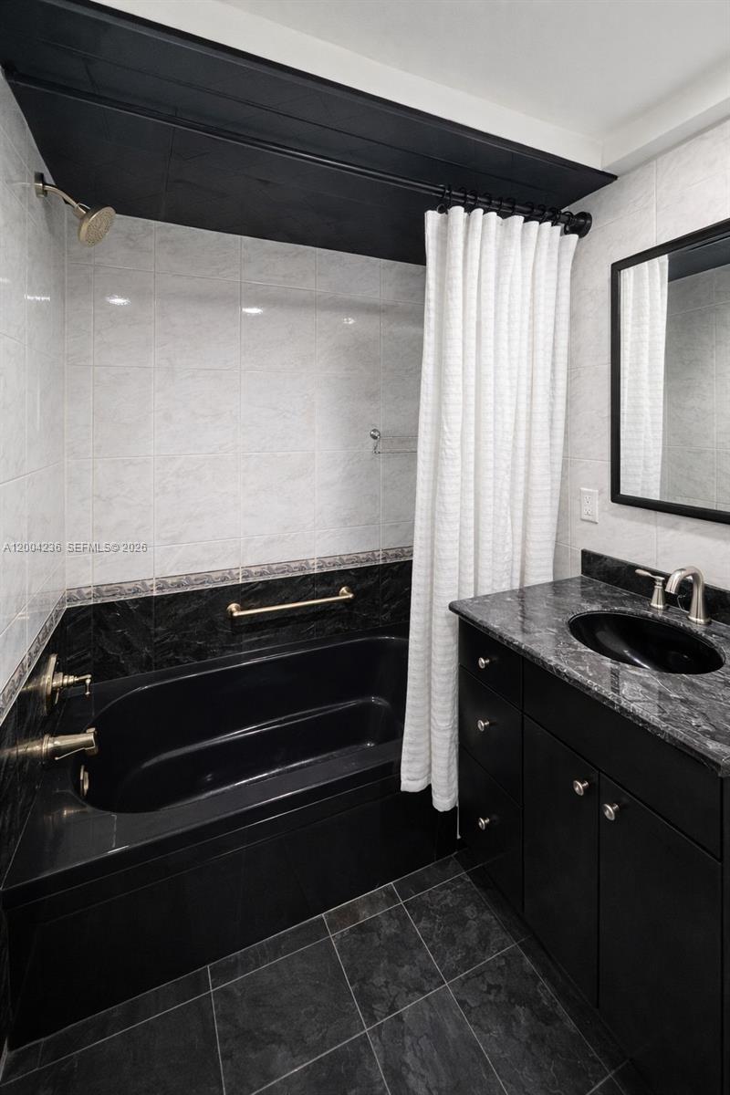ROYAL BAHAMIAN EAST CONDO - Residential Lease