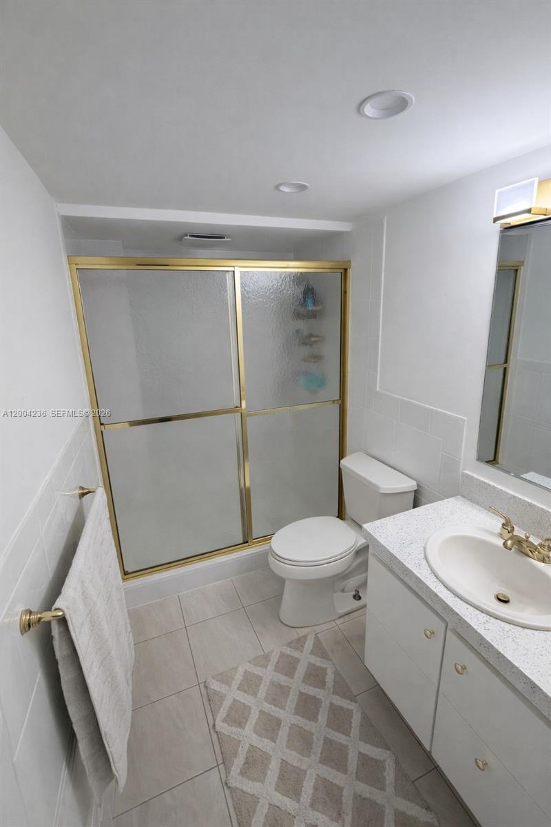 ROYAL BAHAMIAN EAST CONDO - Residential Lease