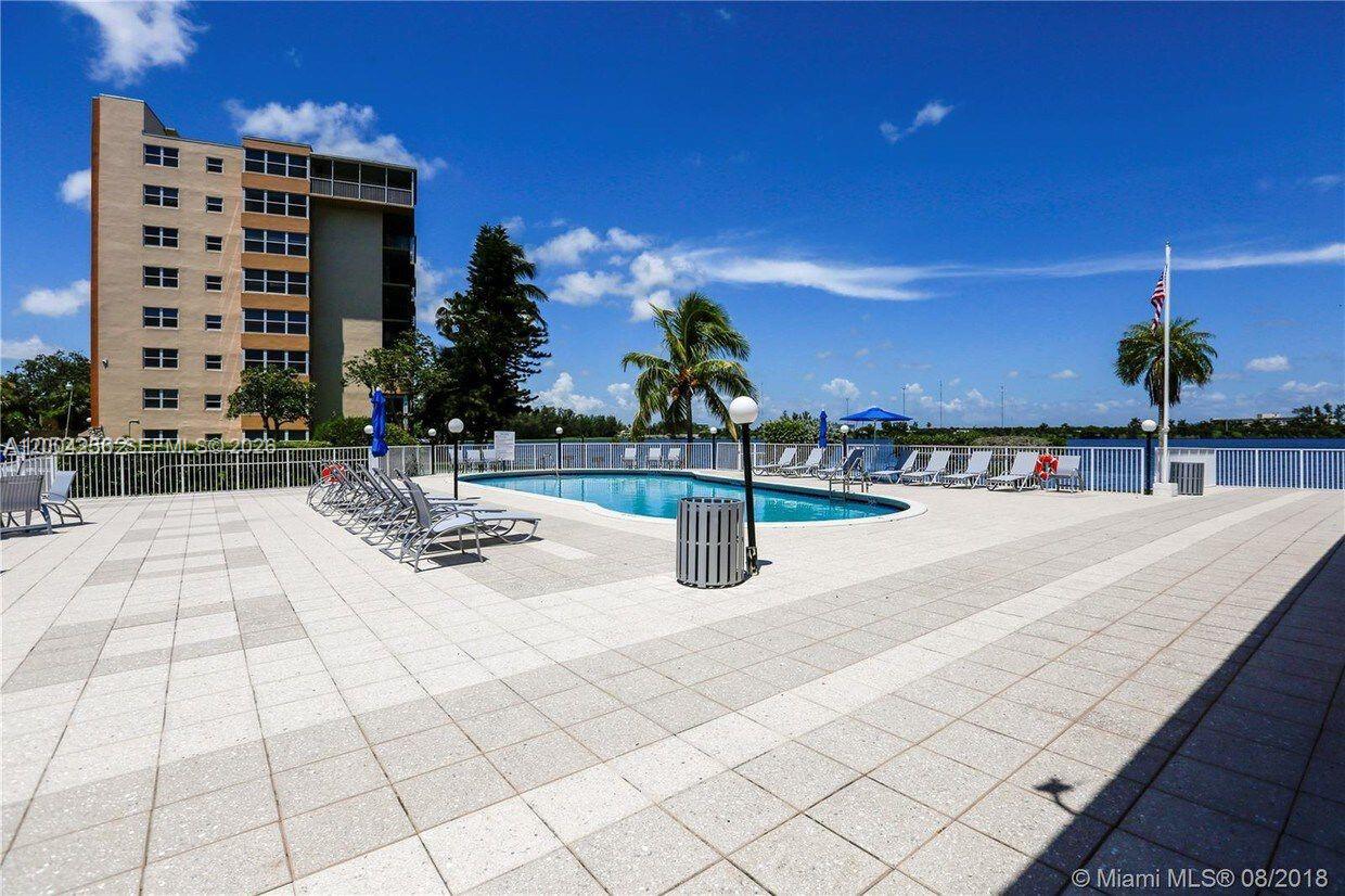 ROYAL BAHAMIAN EAST CONDO - Residential Lease