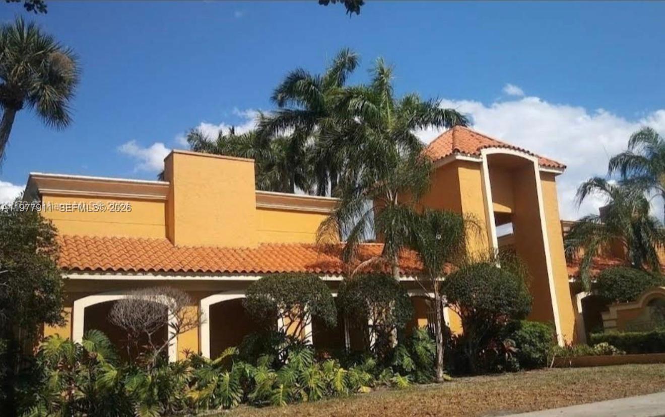 VENETIAN GARDENS AT COUNT - Residential