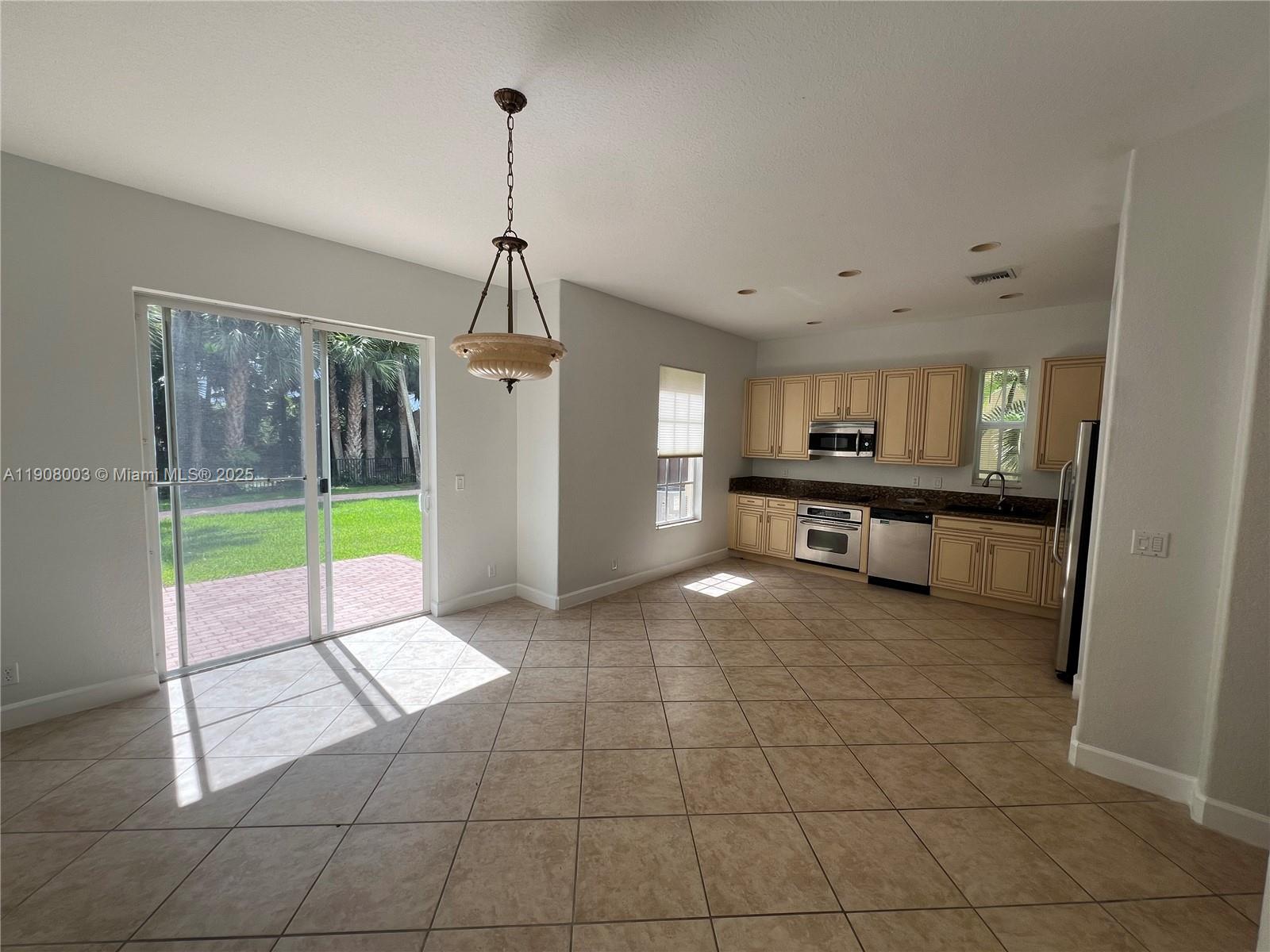 VENTURA GREENS AT EMERALD - Residential Lease