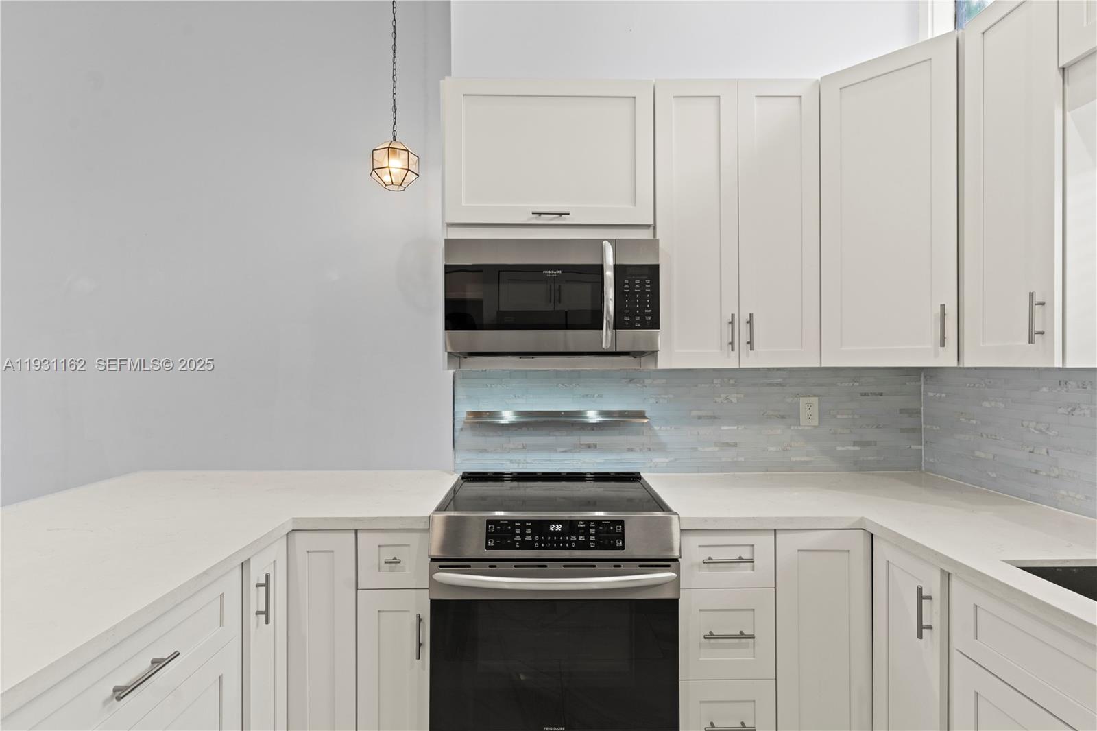 BRIAR BAY TOWNHOUSE ESTAT - Residential Lease