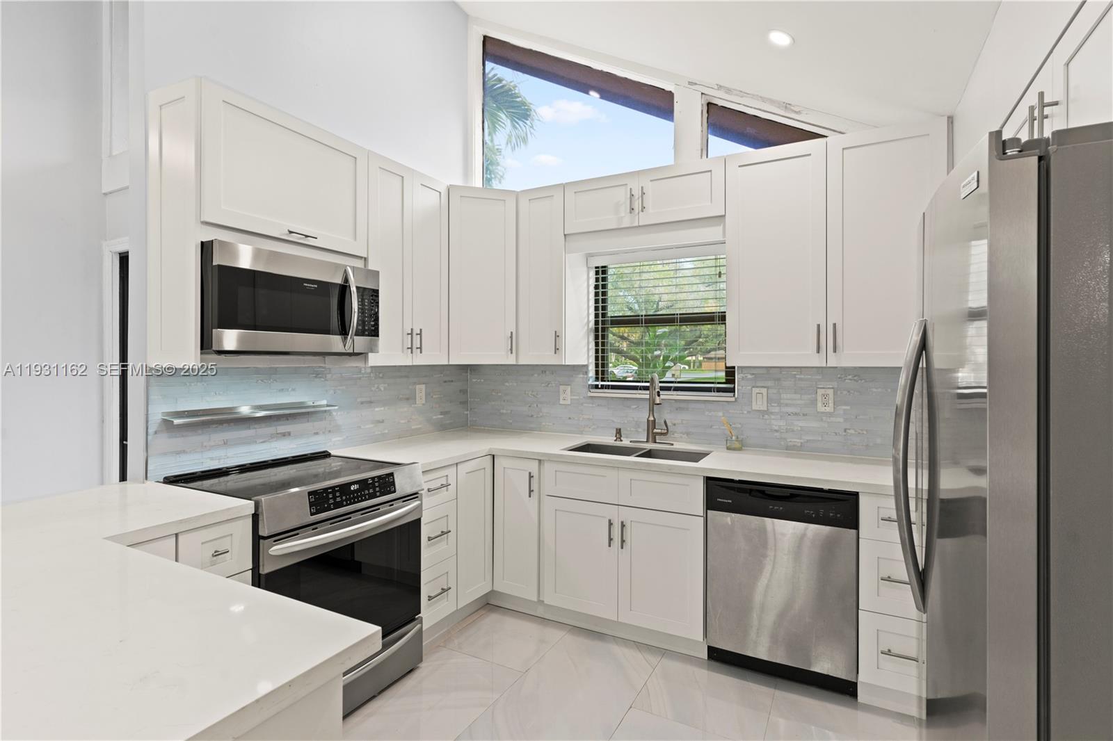 BRIAR BAY TOWNHOUSE ESTAT - Residential Lease