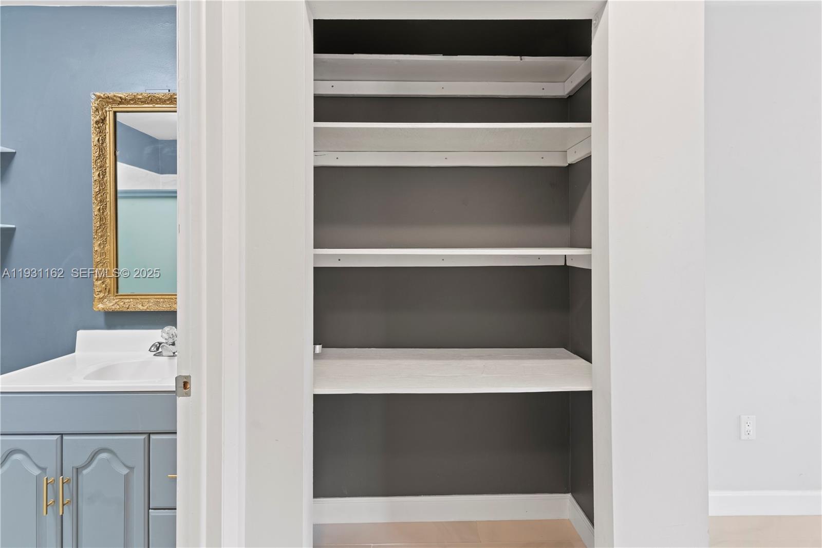 BRIAR BAY TOWNHOUSE ESTAT - Residential Lease