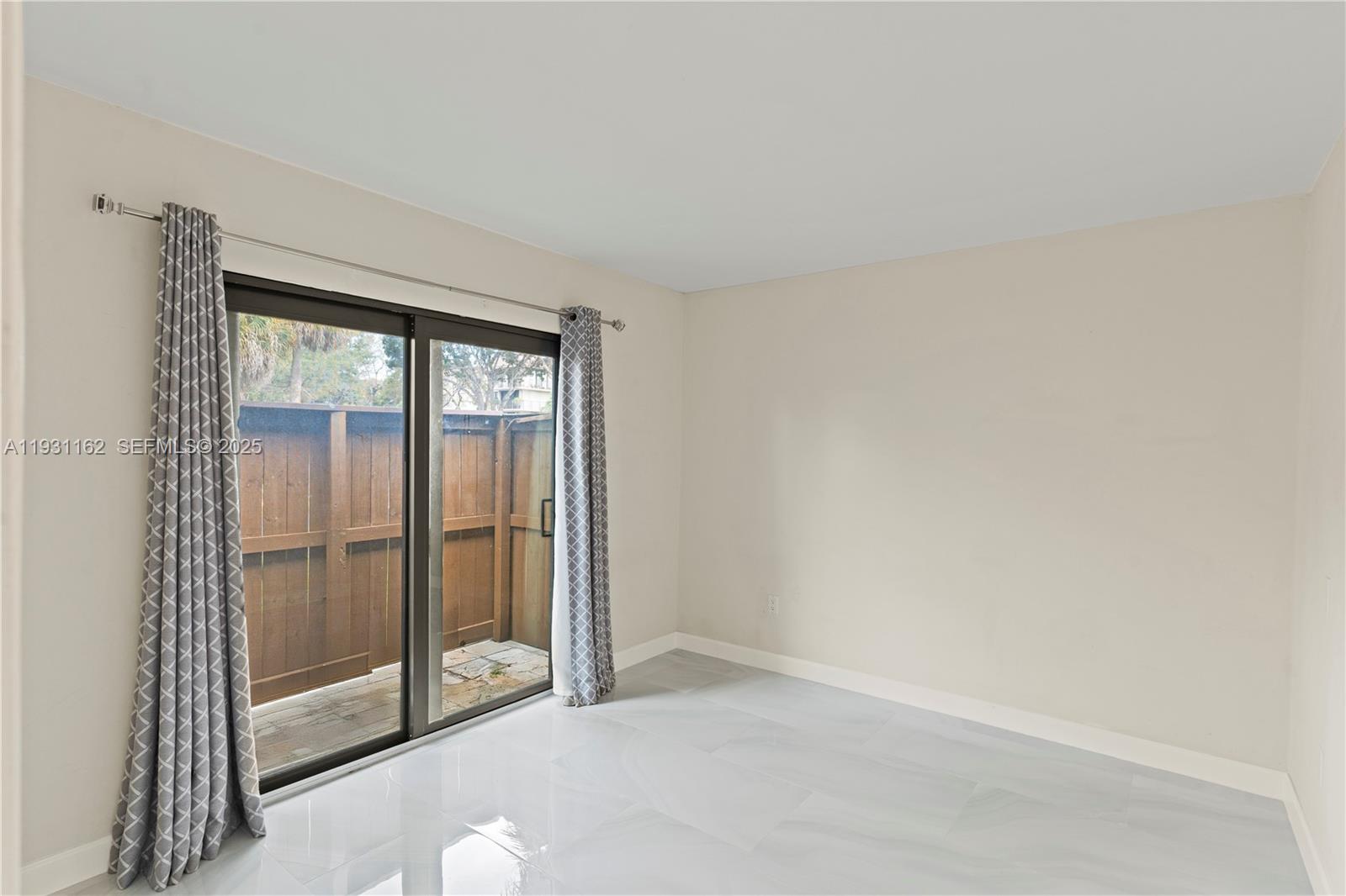 BRIAR BAY TOWNHOUSE ESTAT - Residential Lease