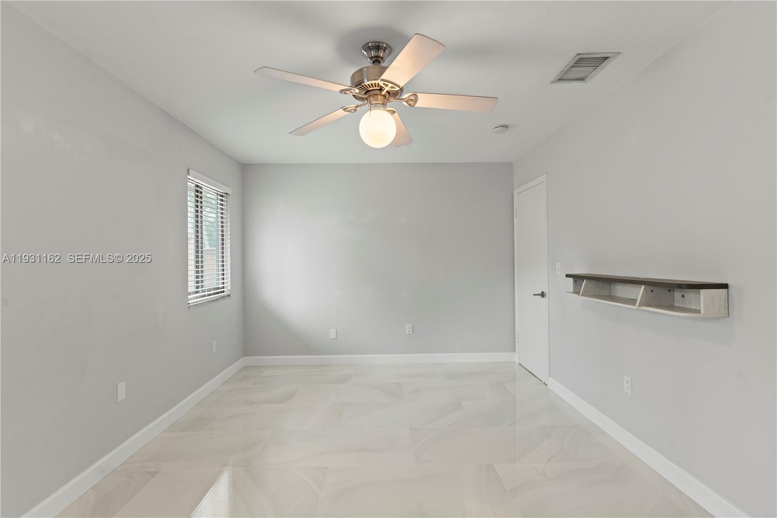 BRIAR BAY TOWNHOUSE ESTAT - Residential Lease