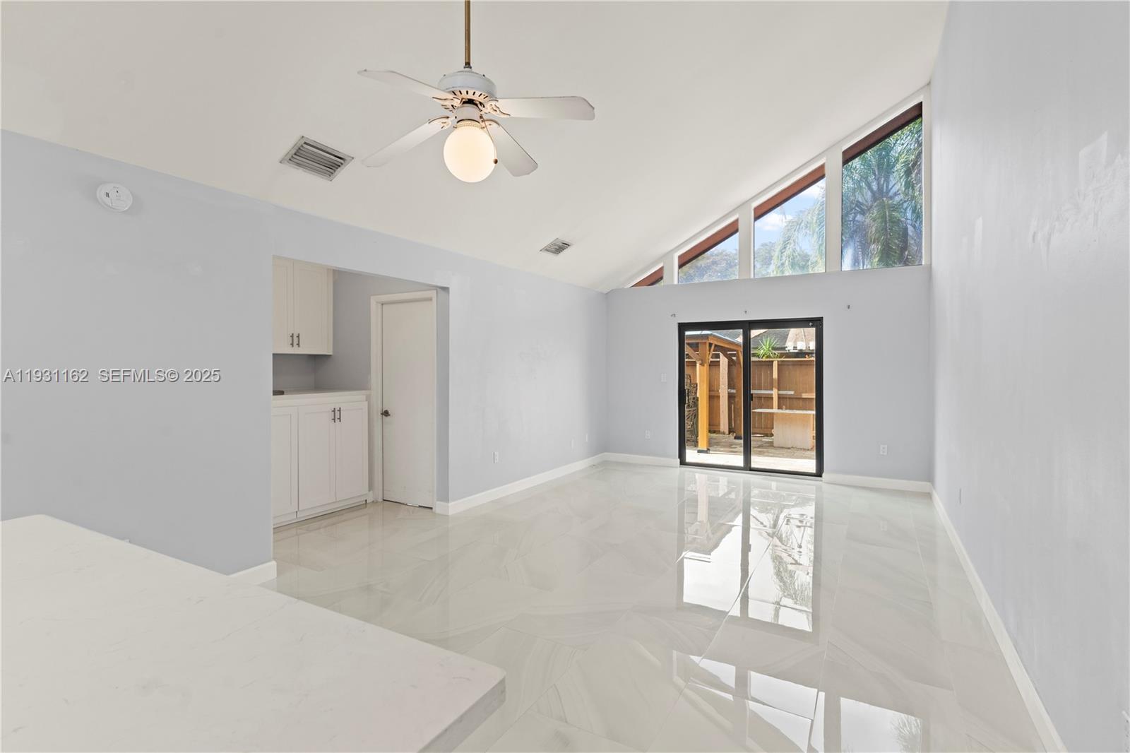 BRIAR BAY TOWNHOUSE ESTAT - Residential Lease