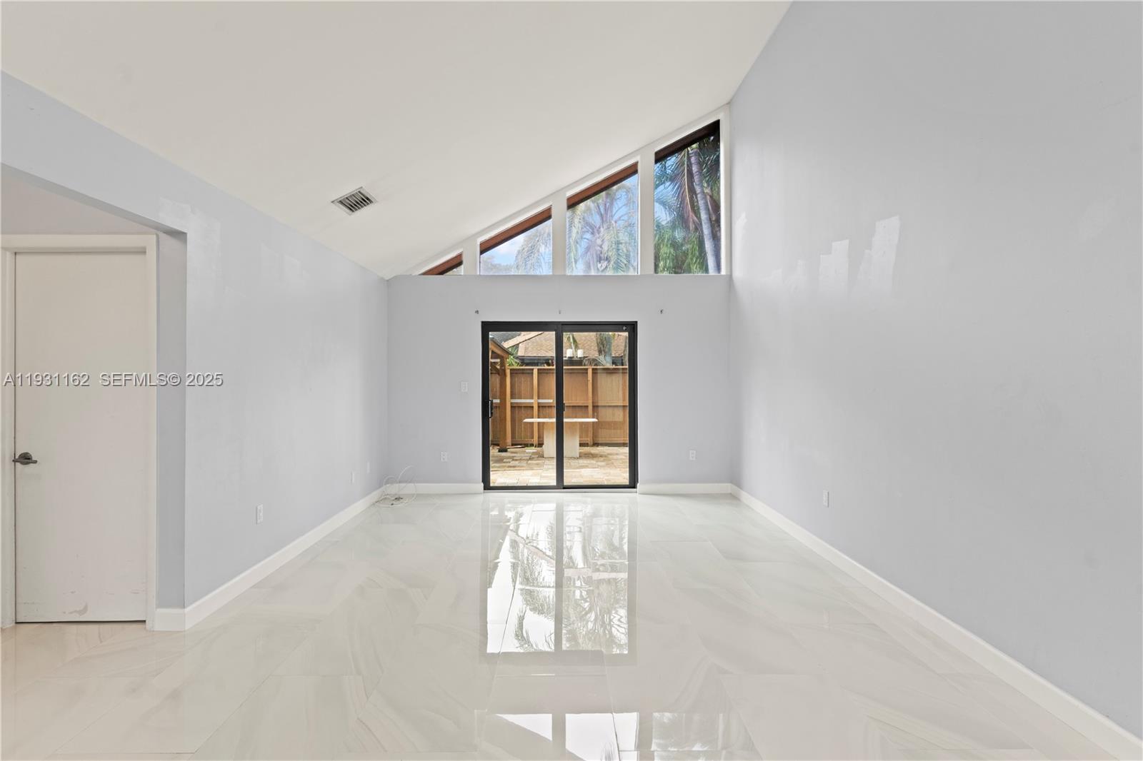 BRIAR BAY TOWNHOUSE ESTAT - Residential Lease