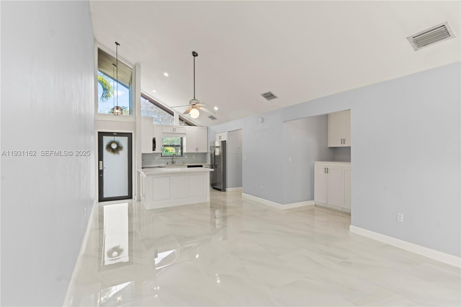 BRIAR BAY TOWNHOUSE ESTAT - Residential Lease