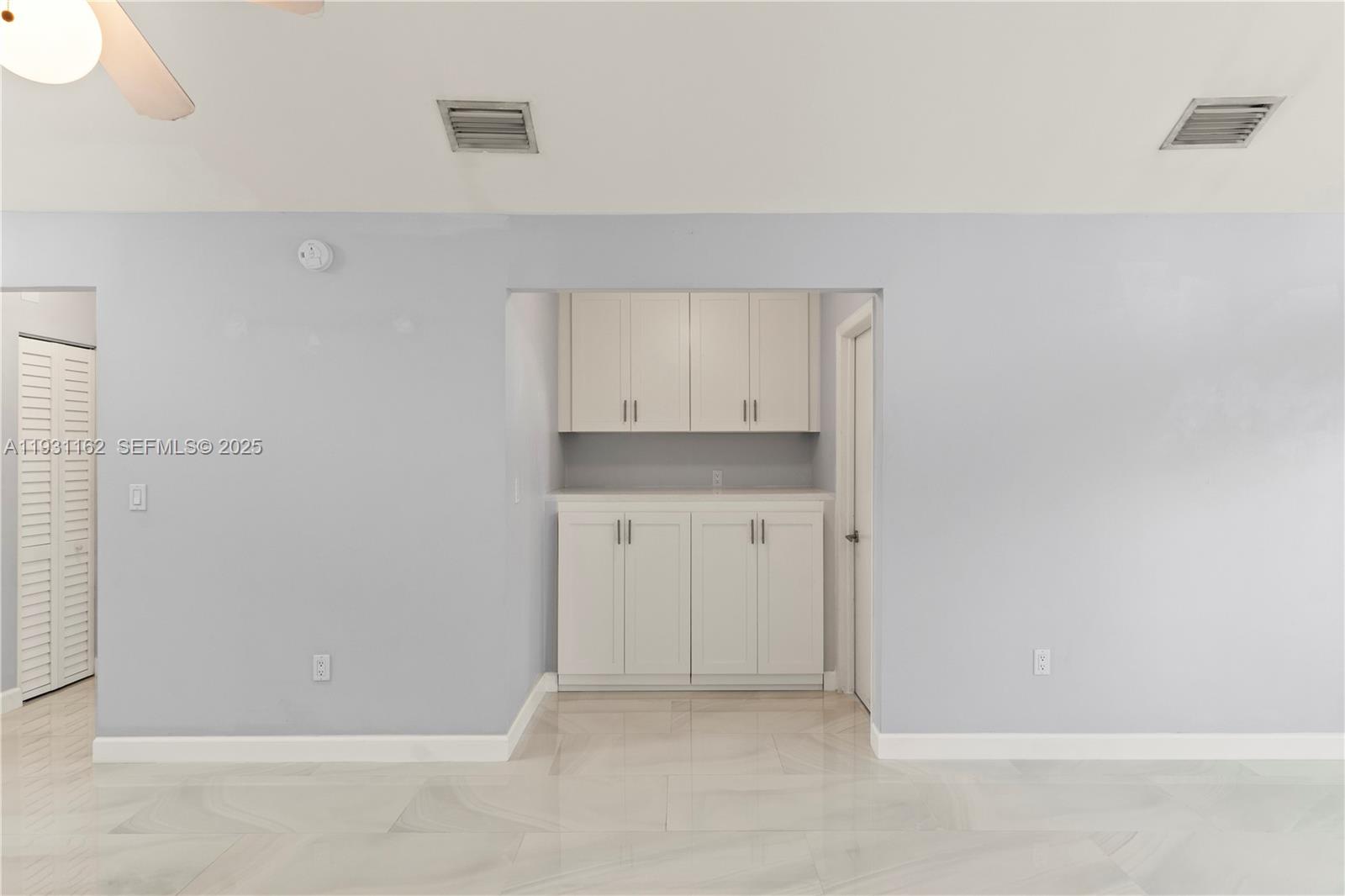 BRIAR BAY TOWNHOUSE ESTAT - Residential Lease