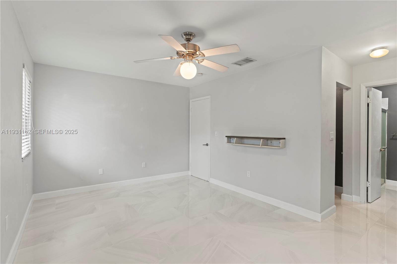 BRIAR BAY TOWNHOUSE ESTAT - Residential Lease