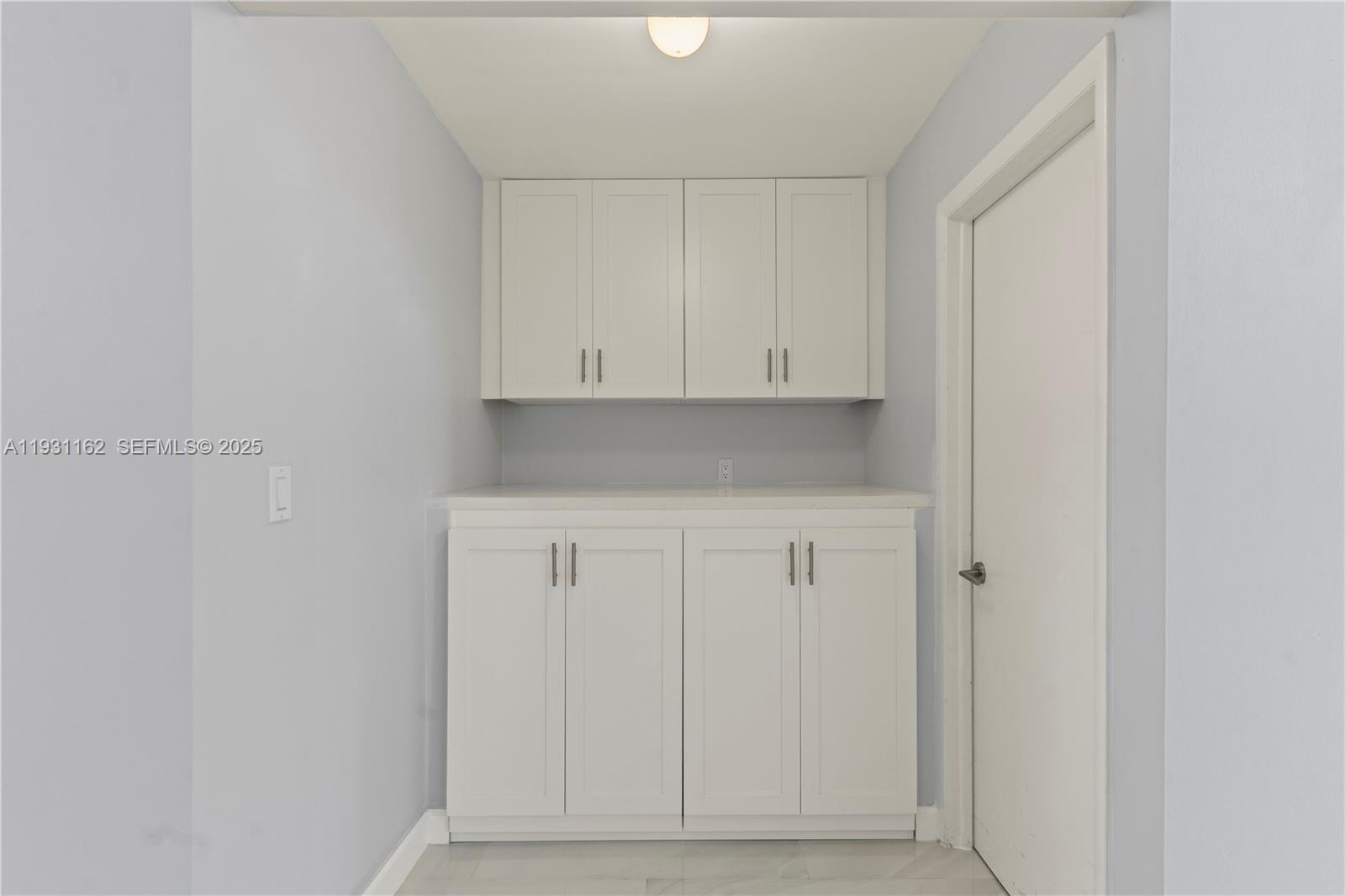 BRIAR BAY TOWNHOUSE ESTAT - Residential Lease