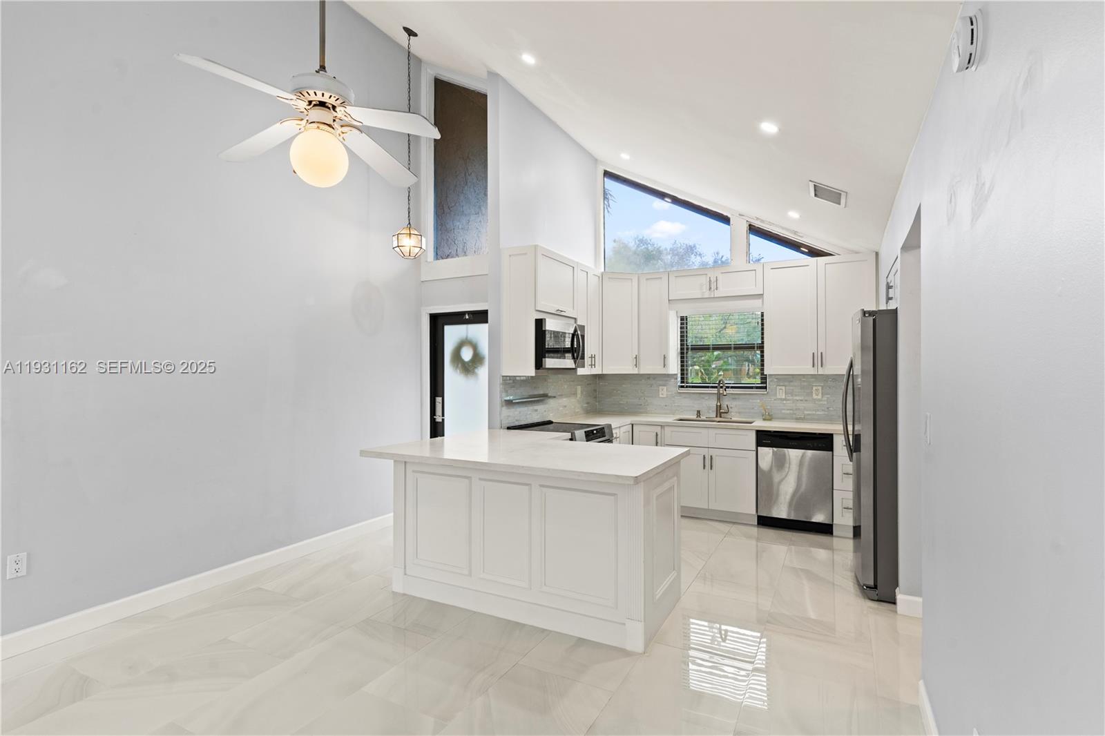 BRIAR BAY TOWNHOUSE ESTAT - Residential Lease