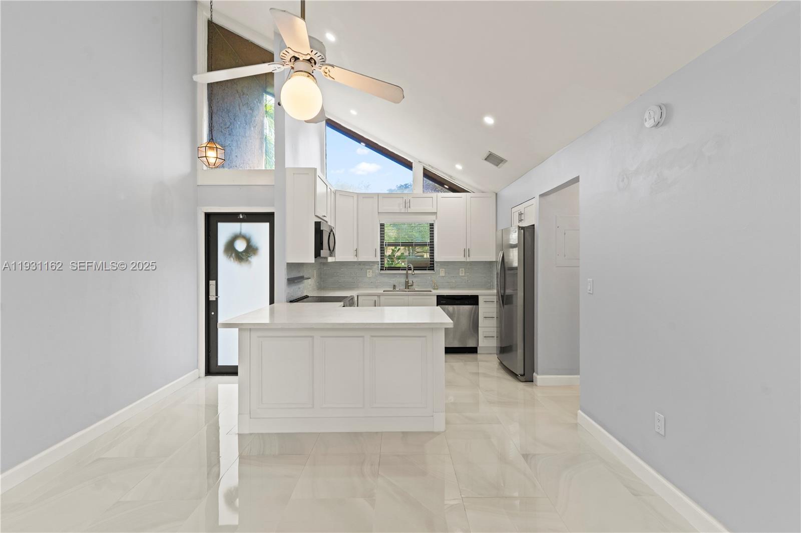 BRIAR BAY TOWNHOUSE ESTAT - Residential Lease