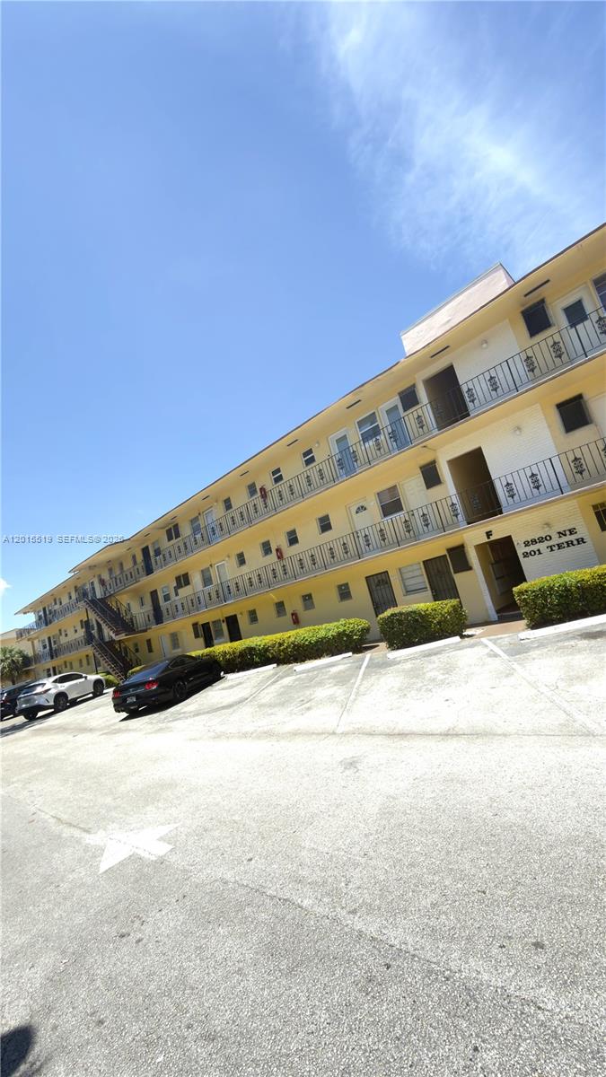 BISC LAKE GARDENS NO 2 BL - Residential Lease