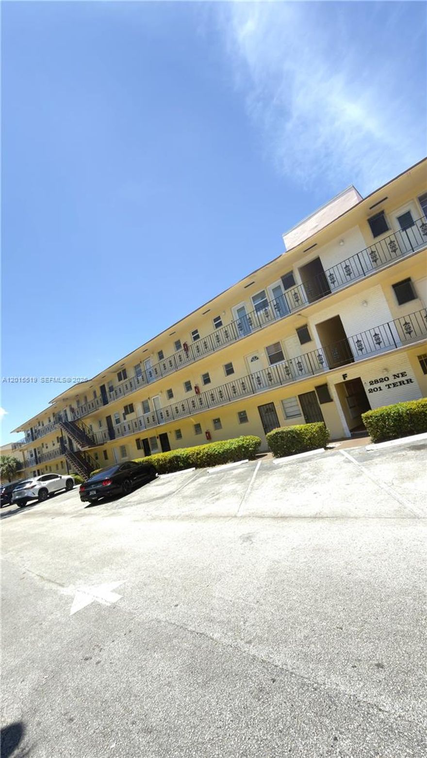 GREAT APARTMENT***THIS 1 BED 1 BATH UNIT IS CENTRALLY LOCATED IN AVENTURA, WALKING DISTANCE TO THE AVENTURA MALL, AND SHOPPING CENTERS. THIS CONDOMINIUM OFFERS A COMMUNITY ROOM, SWIMMING POOL AREA, CLUBHOUSE , 24/7 SECURITY PATROL. EASY TO SHOW. DON'T MISS IT!!!!. LAUNDRY ROOM IN EACH BUILDING. ***ONLY 2 PEOPLE PER UNIT*** ***NO PETS***.