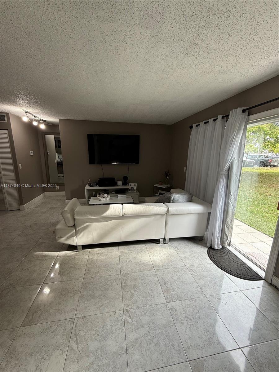 WINDMILL LAKES V CONDO - Residential Lease