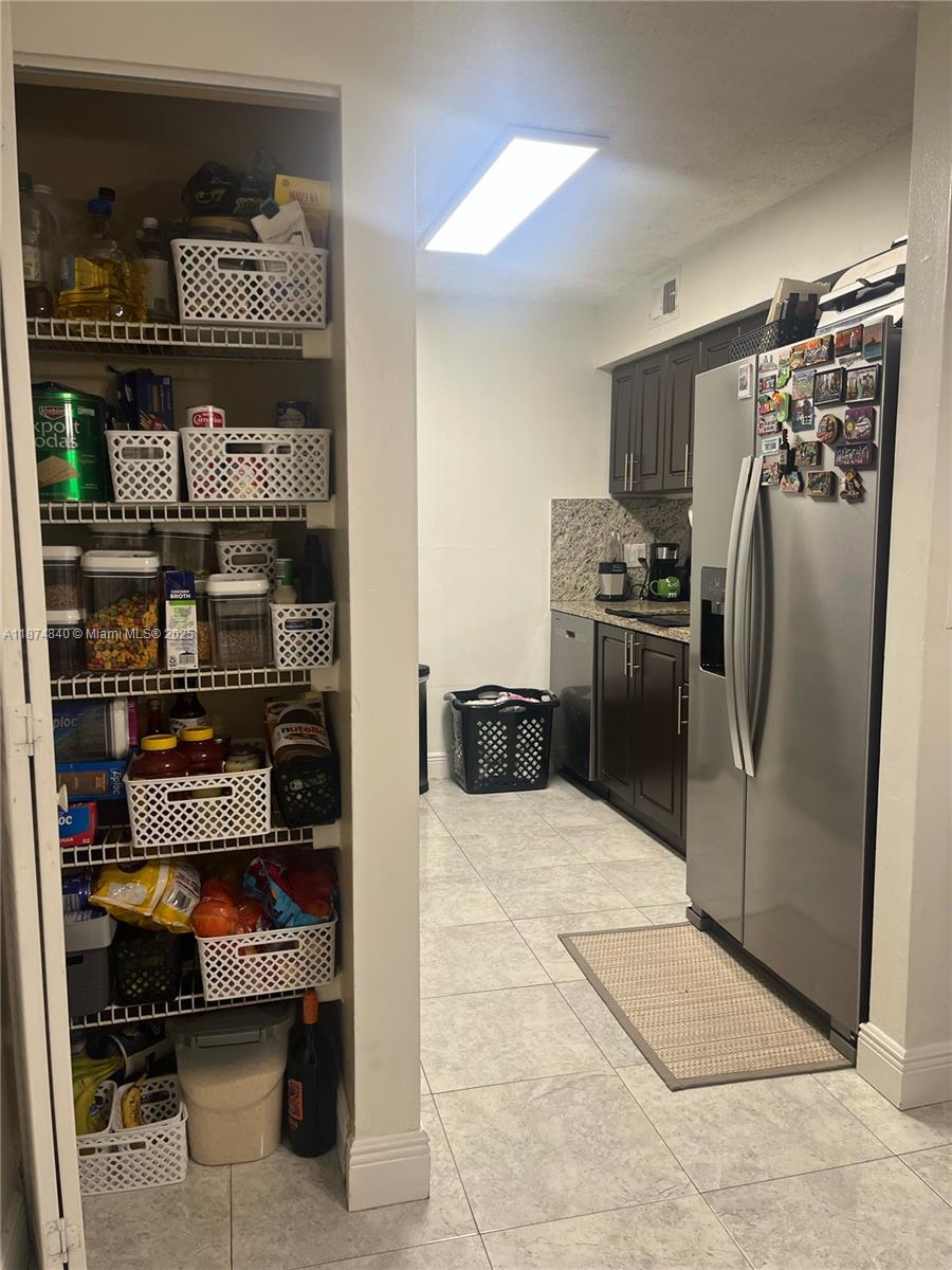 WINDMILL LAKES V CONDO - Residential Lease