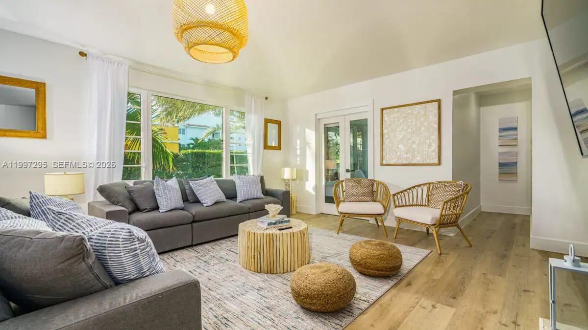 HOLLYWOOD BEACH - Residential Lease