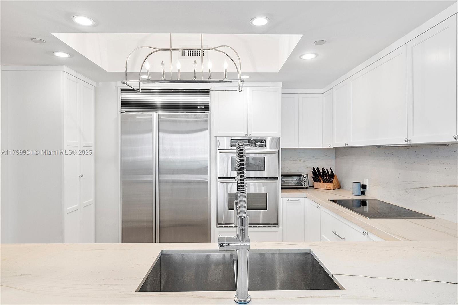 AZURE CONDO - Residential