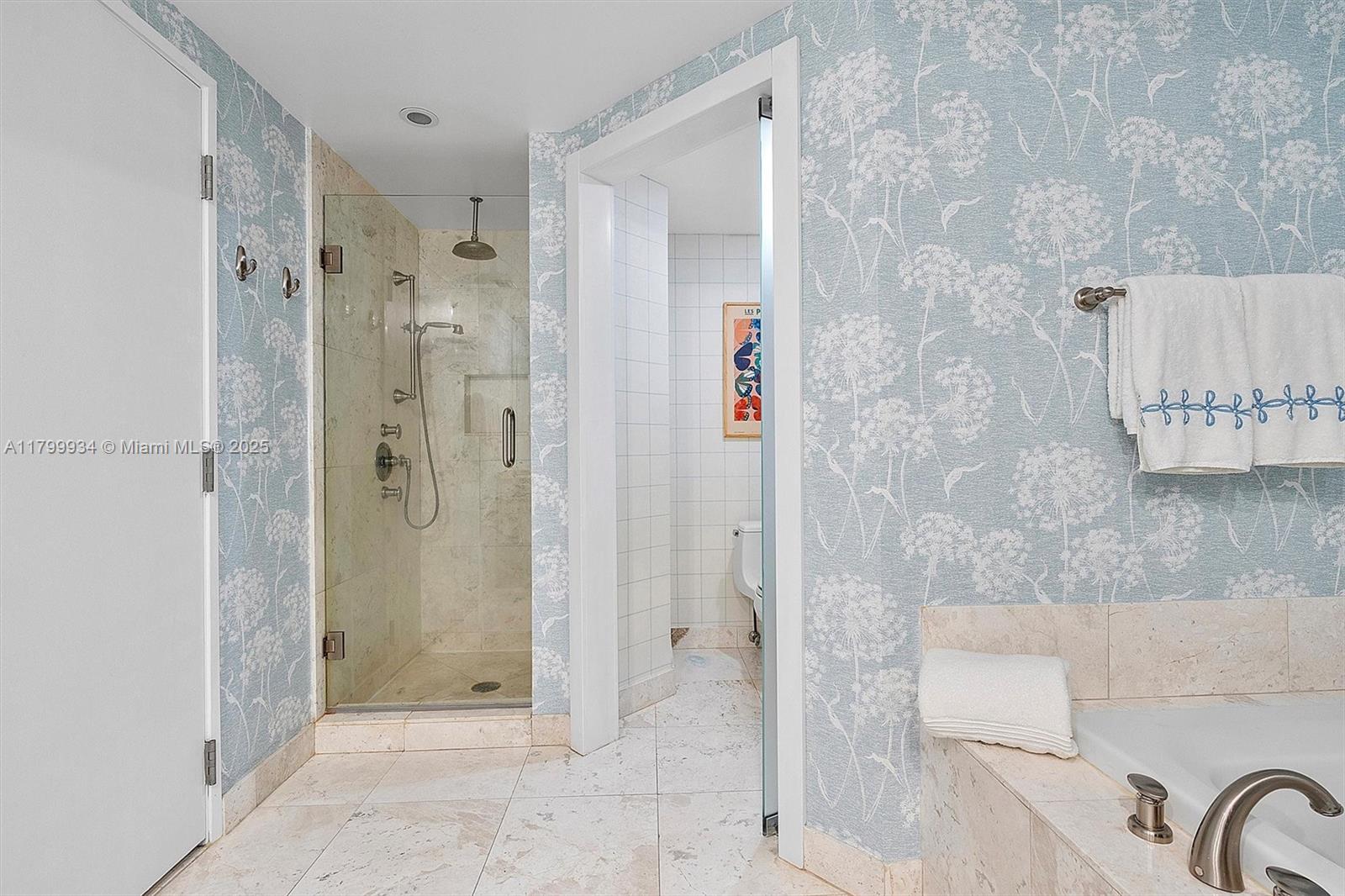 AZURE CONDO - Residential