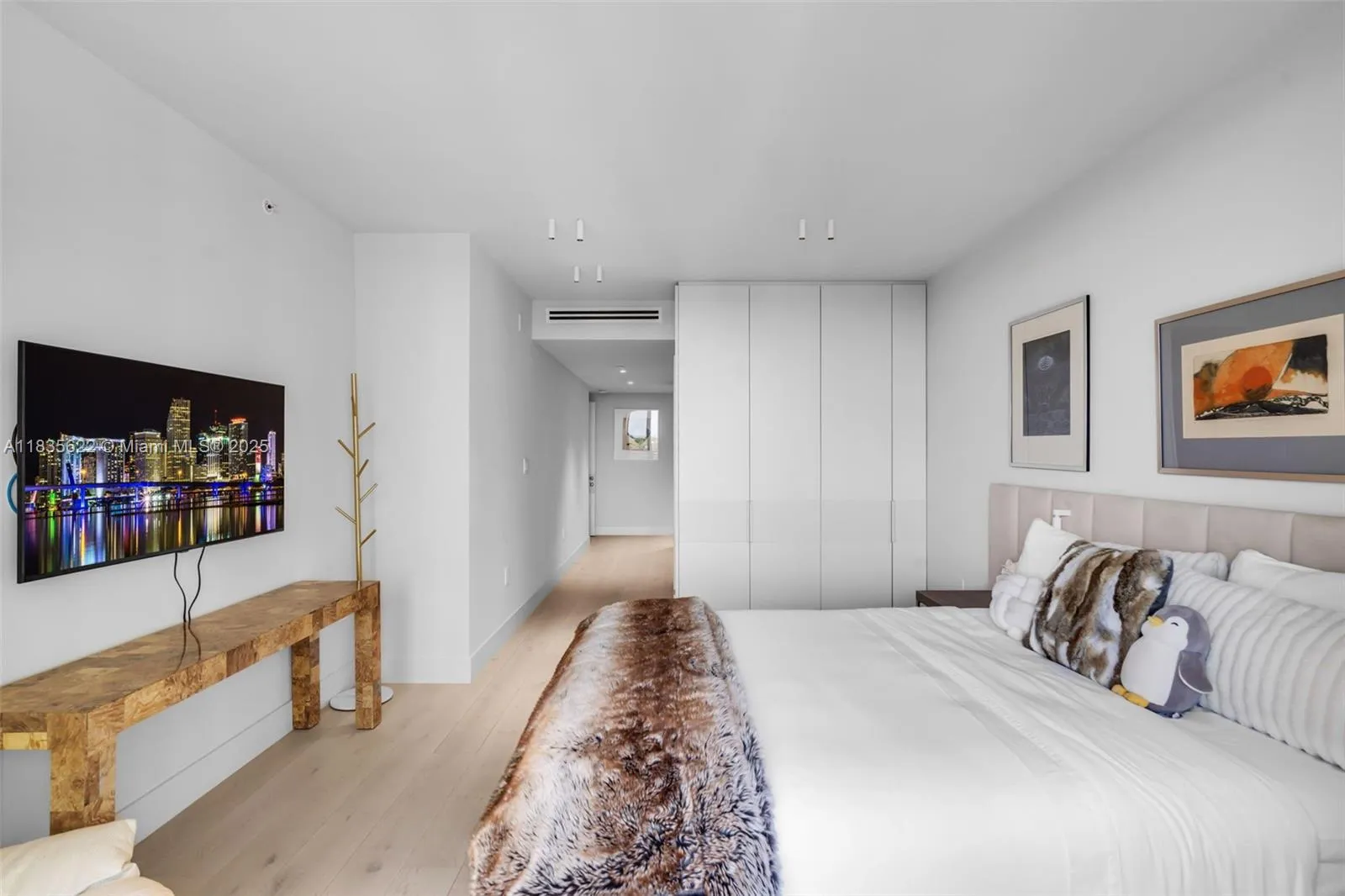 Key Biscayne, Florida 33149, United States, 3 Bedrooms Bedrooms, ,5 BathroomsBathrooms,Residential,Active,165782