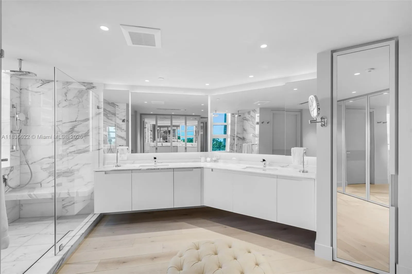 Key Biscayne, Florida 33149, United States, 3 Bedrooms Bedrooms, ,5 BathroomsBathrooms,Residential,Active,165782