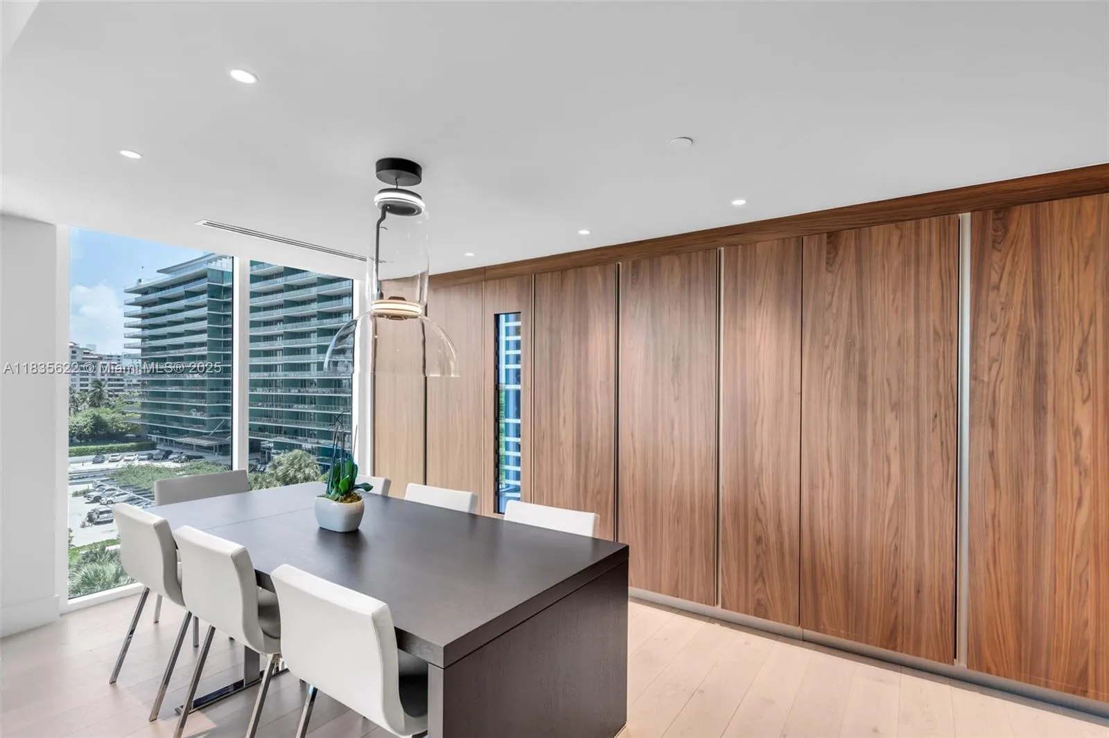 Key Biscayne, Florida 33149, United States, 3 Bedrooms Bedrooms, ,5 BathroomsBathrooms,Residential,Active,165782