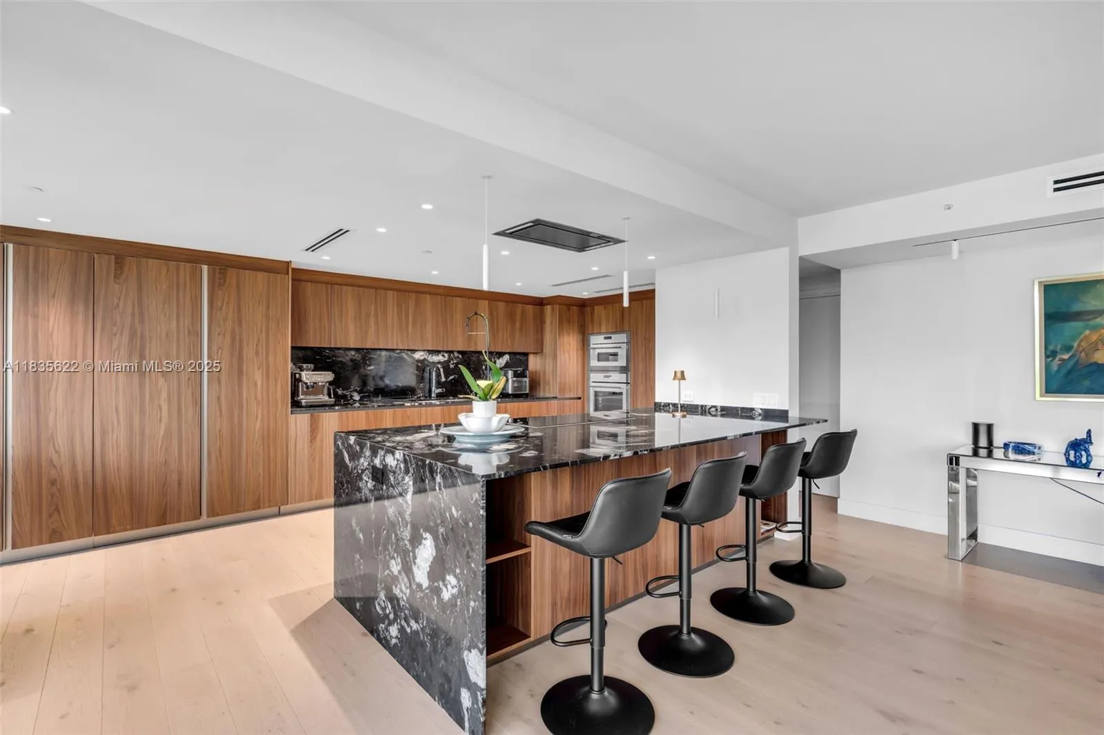 Key Biscayne, Florida 33149, United States, 3 Bedrooms Bedrooms, ,5 BathroomsBathrooms,Residential,Active,165782